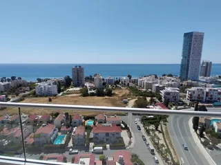 Современные апартаменты в жилом комплексе недалеко от моря в Лимассоле, Кипр