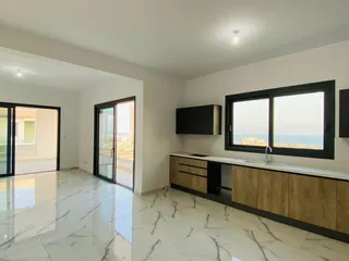 Квартиры и таунхаусы в престижном жилом комплексе всего 400 м от моря, Лимассол, Кипр