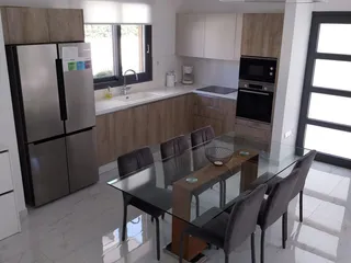 Квартиры и таунхаусы в престижном жилом комплексе всего 400 м от моря, Лимассол, Кипр