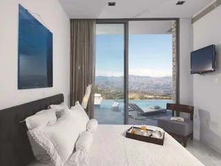 Большой комплекс с полями для гольфа, спа-центром и клубом верховой езды в природном заповеднике, Пафос, Кипр