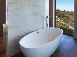 Большой комплекс с полями для гольфа, спа-центром и клубом верховой езды в природном заповеднике, Пафос, Кипр