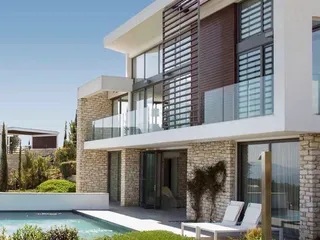 Большой комплекс с полями для гольфа, спа-центром и клубом верховой езды в природном заповеднике, Пафос, Кипр