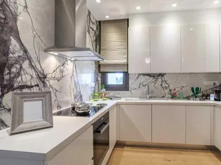 Новая резиденция с бассейном в престижном спокойном районе, в 500 метрах от пляжа, Лимассол, Кипр