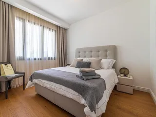 Новая резиденция с бассейном в престижном спокойном районе, в 500 метрах от пляжа, Лимассол, Кипр