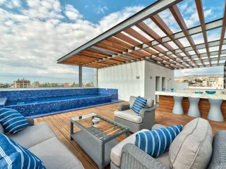 Новая резиденция с бассейном в спокойном престижном районе, в 350 метрах от пляжа, Лимассол, Кипр