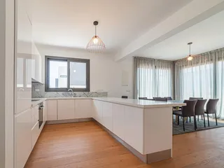 Современная резиденция с бассейном в живописном районе, Лимассол, Кипр