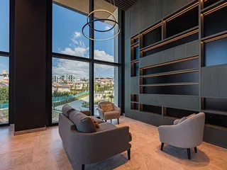 Высотная резиденция со спа-центром и большим парком в 300 метрах от моря, в центре туристического района Лимассола, Кипр