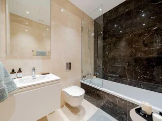 Высотная резиденция со спа-центром и большим парком в 300 метрах от моря, в центре туристического района Лимассола, Кипр