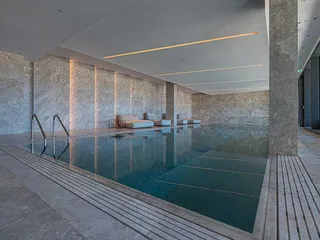 Высотная резиденция со спа-центром и большим парком в 300 метрах от моря, в центре туристического района Лимассола, Кипр