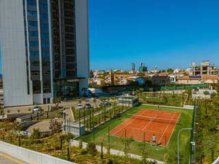 Высотная резиденция со спа-центром и большим парком в 300 метрах от моря, в центре туристического района Лимассола, Кипр