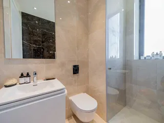 Высотная резиденция со спа-центром и большим парком в 300 метрах от моря, в центре туристического района Лимассола, Кипр