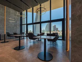 Высотная резиденция со спа-центром и большим парком в 300 метрах от моря, в центре туристического района Лимассола, Кипр