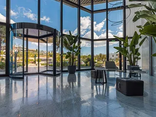 Высотная резиденция со спа-центром и большим парком в 300 метрах от моря, в центре туристического района Лимассола, Кипр