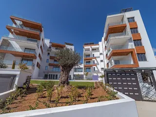 Современная закрытая резиденция с бассейном в спокойном районе, недалеко от пляжа, Лимассол, Кипр