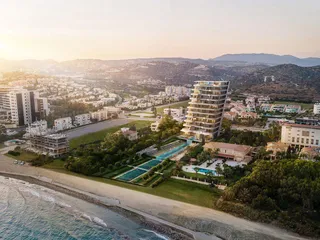 Новая резиденция с панорамным видом на море и прямым выходом на пляж, Лимассол, Кипр