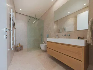 Новая резиденция с панорамным видом на море и прямым выходом на пляж, Лимассол, Кипр