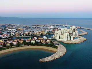 Элитная резиденция с собственной гаванью для яхт, ресторанами и спа-центром, рядом с центром Лимассола, Кипр