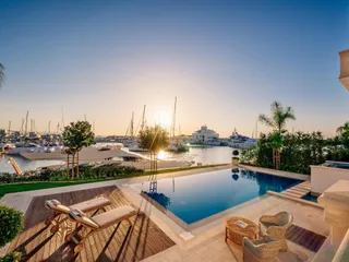 Виллы с собственными причалами и бассейнами в элитной резиденции на острове, Лимассол, Кипр