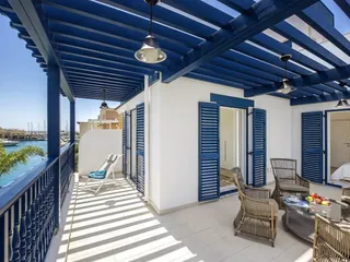 Виллы с собственными причалами и бассейнами в элитной резиденции на острове, Лимассол, Кипр