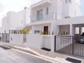 Комплекс вилл с бассейнами и садами рядом с пляжами, Пафос, Кипр