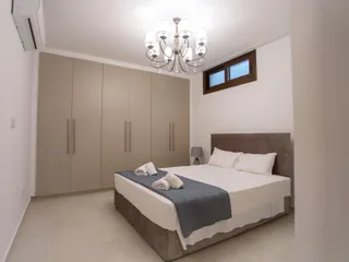 Новый комплекс вилл с бассейнами на первой линии у моря, Айя-Текла, Кипр