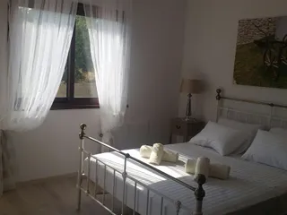 Стильный комплекс вилл с бассейнами рядом с гаванью и набережной, Лимассол, Кипр