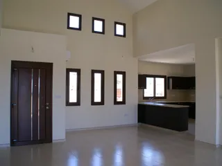 Стильный комплекс вилл с бассейнами рядом с гаванью и набережной, Лимассол, Кипр