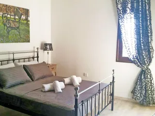 Стильный комплекс вилл с бассейнами рядом с гаванью и набережной, Лимассол, Кипр