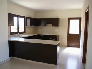 Стильный комплекс вилл с бассейнами рядом с гаванью и набережной, Лимассол, Кипр