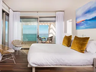 Современные виллы с бассейнами в 300 метрах от моря, Хлорака, Кипр