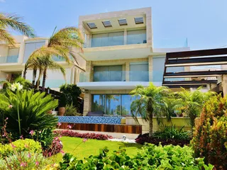 Современные виллы с бассейнами в 300 метрах от моря, Хлорака, Кипр