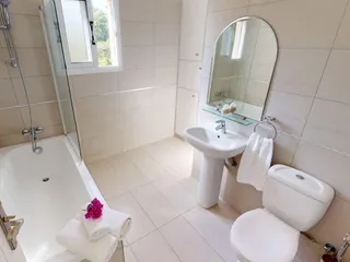 Элитные виллы на берегу моря, Коралловый залив, Кипр