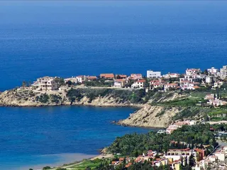 Резиденция с бассейном рядом с морем, Коралловый залив, Кипр