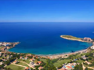 Резиденция с бассейном рядом с морем, Коралловый залив, Кипр