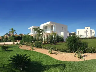 Комплекс элитных вилл с бассейном на берегу моря, Коралловый залив, Кипр