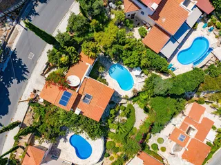 Резиденция с бассейном и рестораном рядом с гольф-клубом, Камарес, Кипр