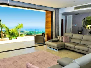 Резиденция с бассейном и рестораном рядом с гольф-клубом, Камарес, Кипр