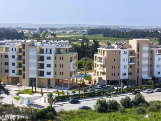 Закрытая резиденция с бассейнами и садами рядом с побережьем и гольф-клубом, Лимассол, Кипр