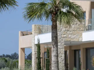 Закрытая резиденция с бассейнами и садами рядом с побережьем и гольф-клубом, Лимассол, Кипр