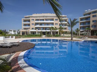 Закрытая резиденция с бассейнами и садами рядом с побережьем и гольф-клубом, Лимассол, Кипр