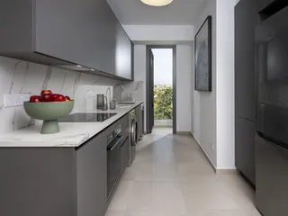 Закрытая резиденция с бассейнами и садами рядом с побережьем и гольф-клубом, Лимассол, Кипр