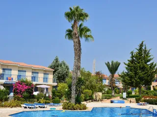 Резиденция с бассейнами и садами рядом с центром города, Като Пафос, Кипр