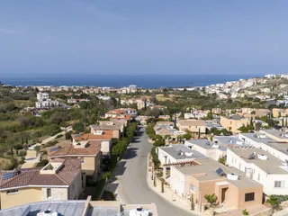 Элитные апартаменты и виллы в закрытой резиденции с бассейнами, Хлорака, Кипр