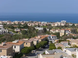 Элитные апартаменты и виллы в закрытой резиденции с бассейнами, Хлорака, Кипр