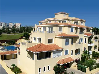 Резиденция с бассейном и садами в центре города, Пафос, Кипр