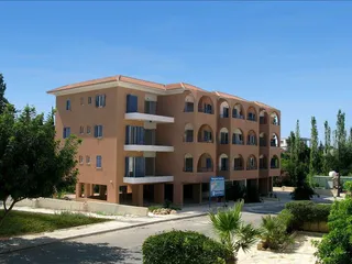 Резиденция с бассейном и садами в центре города, Пафос, Кипр