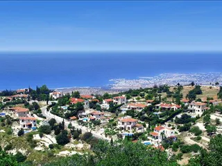 Элитная вилла с бассейном и вертолетной площадкой рядом с гольф-клубом, Камарес, Кипр