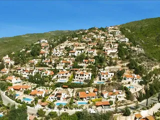 Элитная вилла с бассейном и вертолетной площадкой рядом с гольф-клубом, Камарес, Кипр