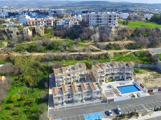 Резиденция премиум класса с бассейнами и садами в самом центре Пафоса, Кипр