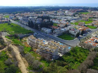 Резиденция премиум класса с бассейнами и садами в самом центре Пафоса, Кипр